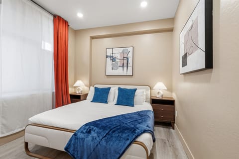 Bedroom - King Size Bed