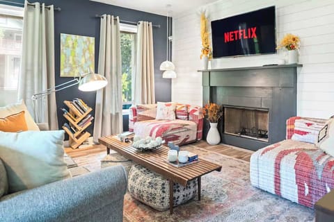 Bright modern living room with Smart TV & fast WiFi—perfect home base near Ponce City Market and the BeltLine.
