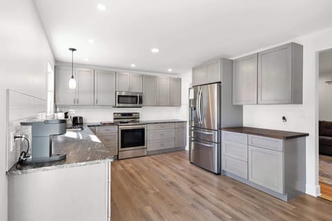 Kitchen | Refrigerator | Oven | Stove | Microwave | Dishwasher | K Cup Coffee Machine | AeroPress | Blender | Toaster 