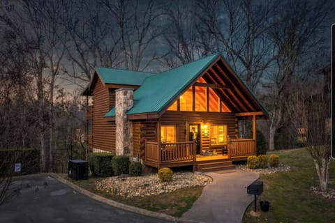 Cabins at the Crossing neighborhood, 1,100 sq ft cabin with 2 bedrooms, 2 baths 