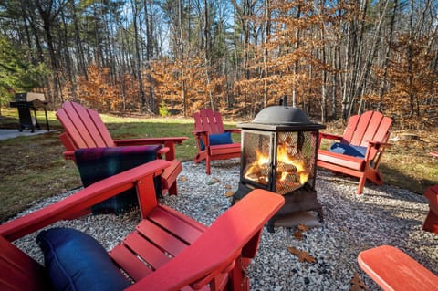 Cozy fire pit for s’mores and stargazing in the private backyard.