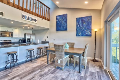 Dining Table and Extra Counter Seating
