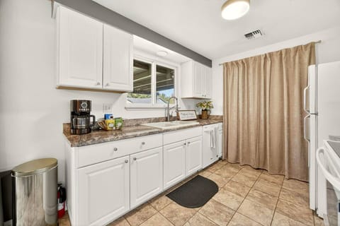 Fully equipped kitchen