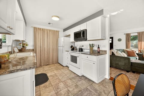 Fully equipped kitchen