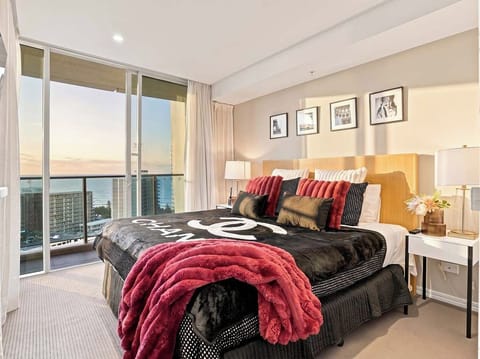 King master bedroom with floor-to-ceiling windows and Gold Coast views — Hilton Surfers Paradise