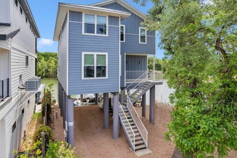 Our home is the last one on the cove to offer ample covered parking. 90 degrees.
