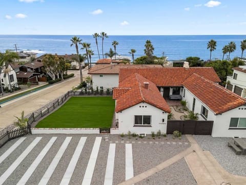 Arial View of the property: The absolute best views and location San Diego has to offer! Green space and sitting areas galore for summer lounging! 