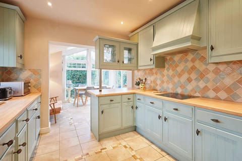 Amberleigh, Seahouses - Host & Stay