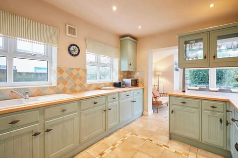 Amberleigh, Seahouses - Host & Stay