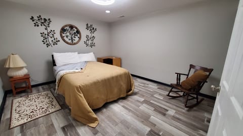 One full bed sleep 2 people