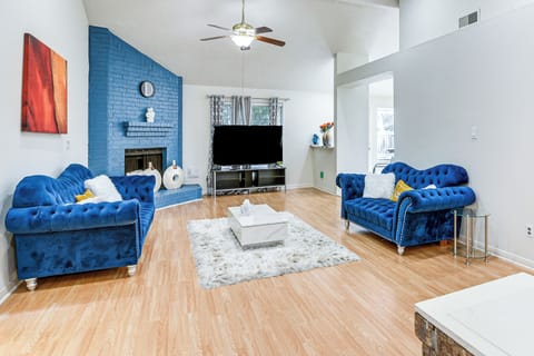 Sugar Land Vacation Rental | 3BR | 2BA | 1,500 Sq Ft | Stairs Required