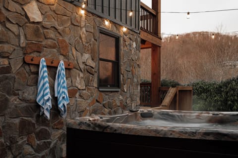 Unwind in your private outdoor hot tub tucked beside the stone exterior. Perfect for cool Banner Elk evenings, stargazing, and ending the day with total relaxation.