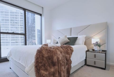 Clean and comfy bedroom (Queen size bed) 