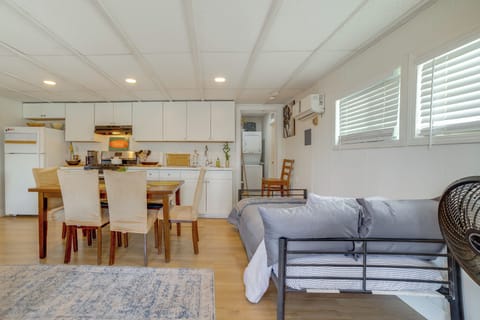 Studio | 2 Queen Beds | Smart TV | Free WiFi