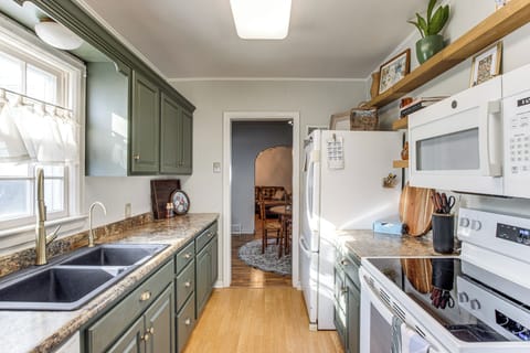 Kitchen | Trash Bags/Paper Towels