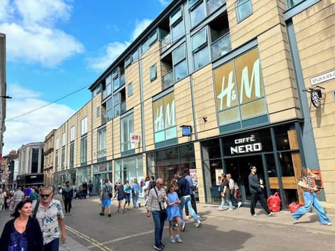 Stay in the heart of York. Our 2-bedroom flat in York city centre flat is above H&M and zara with iconic shops, cafés and attractions just outside. Perfect location for exploring everything York has to offer.