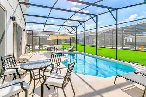 Fully Screened Private Pool With Relaxing Patio Space For Outdoor Fun