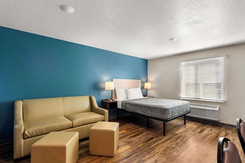 Unit with 1 Queen size bed