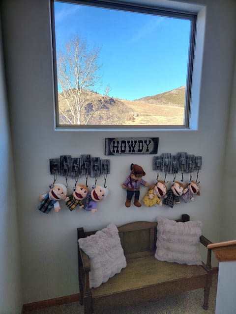 Play with the puppets!