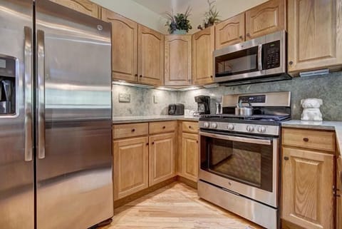 Step into a culinary haven in this Keystone townhome, where rustic charm meets modern convenience. The elegantly crafted wooden cabinetry and sleek stainless steel appliances beckon you to create memorable meals amidst stunning mountain vistas.