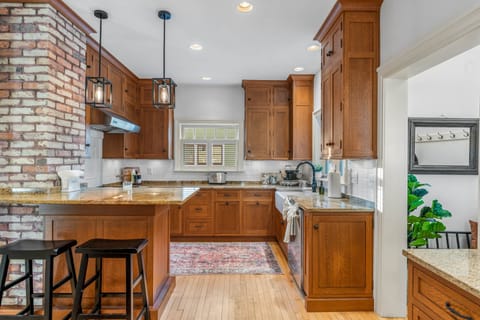 N57W6508 Center St - Cedarburg-21