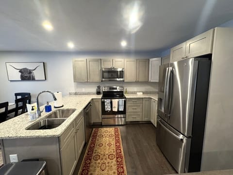 Fully equipped kitchen open to dining area