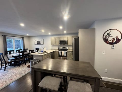 Fully equipped kitchen open to dining area