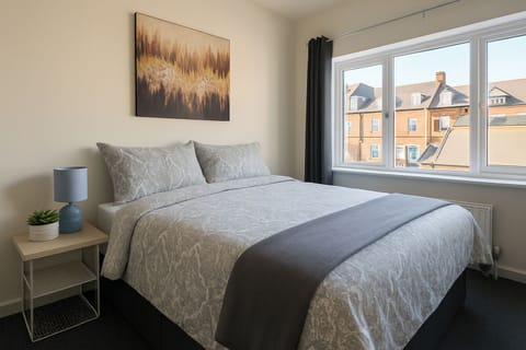 Welcoming, functional and comfortable bedroom with double bed, desk and hanging space.