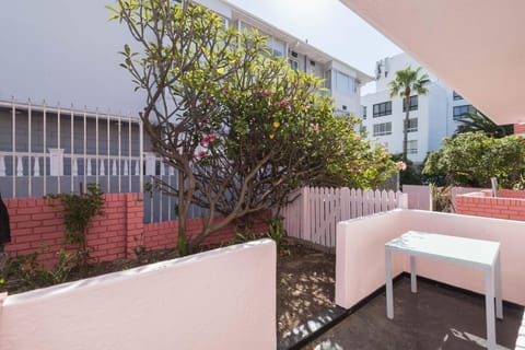 Kiandra Modern Bantry Bay 2-Bed: Walk to Promenade (33306)