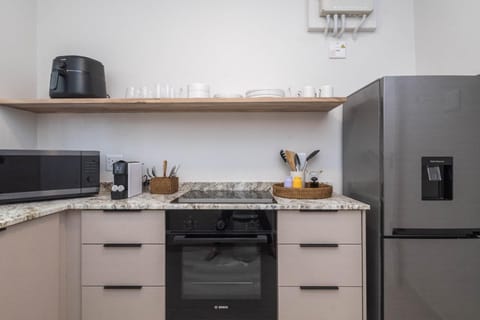 Kiandra Bantry Bay 1-Bed Near Beach & Shops (33331)