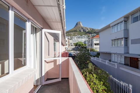 Kiandra Bantry Bay Renovated 2-Bed Near Promenade (33379)