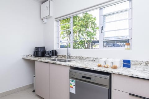 Kiandra Bantry Bay 3-Bed – Steps from Promenade (33396)