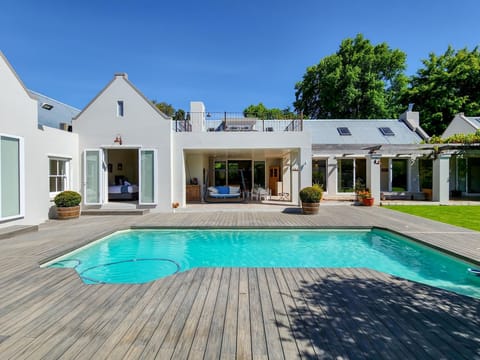 Constantia 5BR - Garden, Pool & Playground (33033)