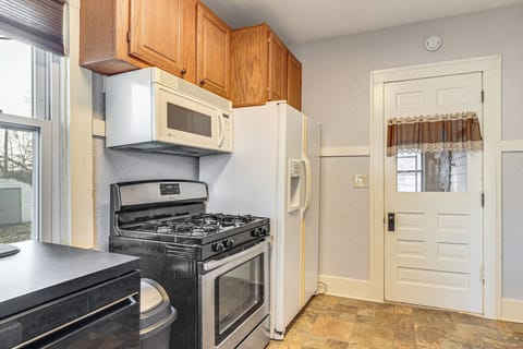 Kitchen | Trash Bags & Paper Towels