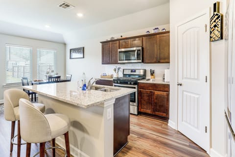 Kitchen | Cooking Basics | Breakfast Bar