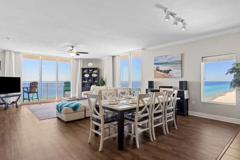 Effortless flow of dining and living area.
