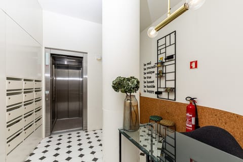 Entrance / Reception