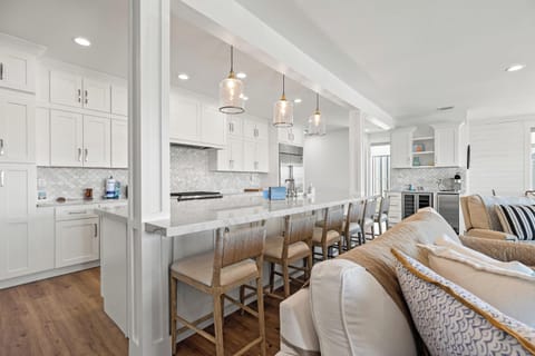 Kitchen with Breakfast Bar