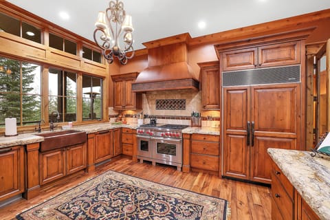 Sharp knives, real tools, and thoughtful staples make cooking for ten feel easy. This is a kitchen that works as beautifully as it looks