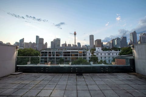 Rooftop Terrace:
Breathtaking rooftop terrace showcasing panoramic Sydney skyline views with iconic Sydney Tower as your backdrop. An expansive outdoor retreat perfect for morning coffee or sunset drinks.
