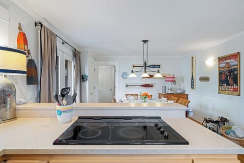 Jenn-Air stove, double oven, dishwasher, fridge, and open to the dining room