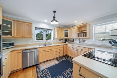 Large open Kitchen. Fully equipped with double oven, dishwasher, fridge and Jenn-Air stove