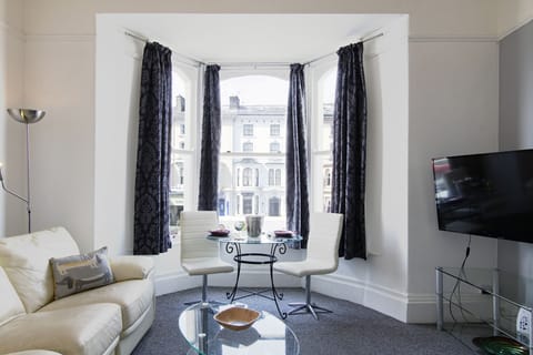 Living Room / Lounge