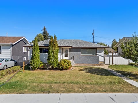 Your peaceful Edmonton home base: bright, comfy, and ready to host.