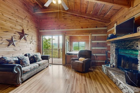 Enjoy panoramic mountain views from this inviting retreat with rustic charm!