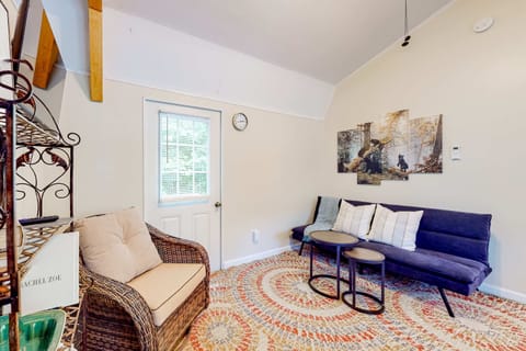 Bright and inviting space for relaxation, adorned with artistic nature decor!