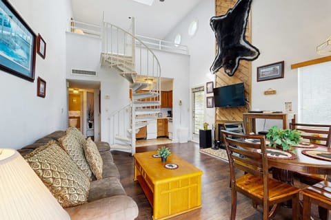 Bright and airy space, perfect for cozy evenings or game nights with friends!