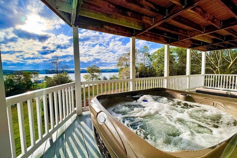 Hot Tub Oasis awaits! And, unwind in the bubbling hot tub with stunning lake views and mountain sunsets!