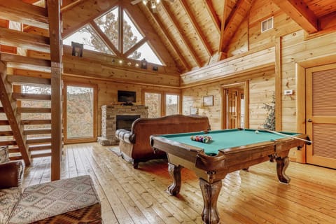 Enjoy friendly battles over the pool table in this inviting, rustic retreat!
