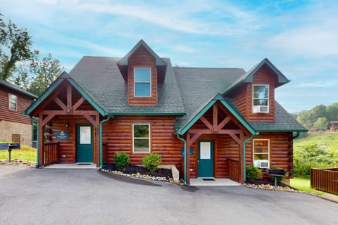 Charming cabin retreat awaits. And, experience the beauty of log architecture with stunning mountain views!